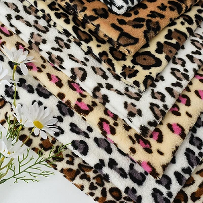 Tessuto in flanella stampata leopardo