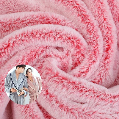 Tessuto in pelliccia sintetica di coniglio a pelo lungo