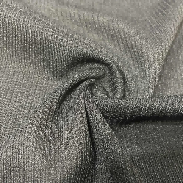 Tessuto elasticizzato a costine lavorato a maglia riciclato