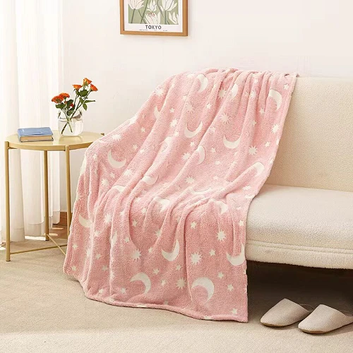 Unicorno bagliore nella coperta scura